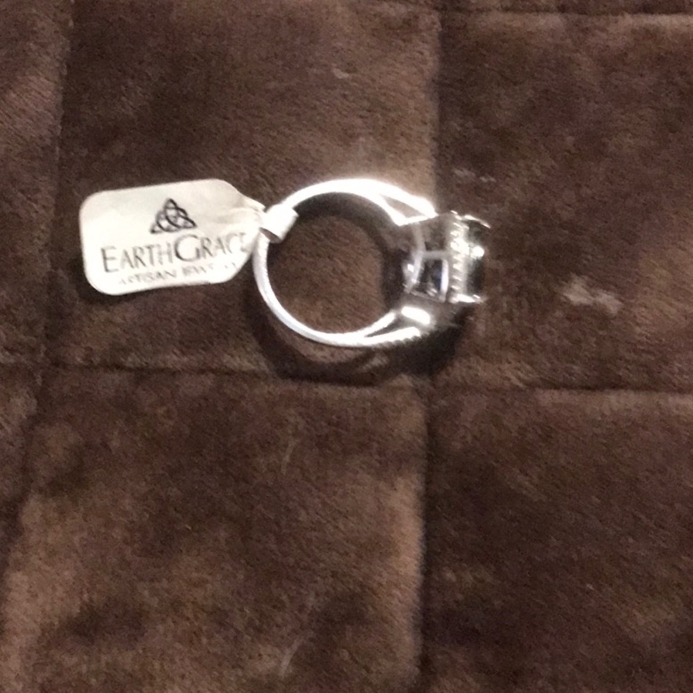 Earth Grace Ring … NWT (7) - Picture 6 of 7